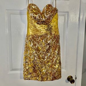 Prom/cocktail dress size 4 Lime gold sequin only worn once